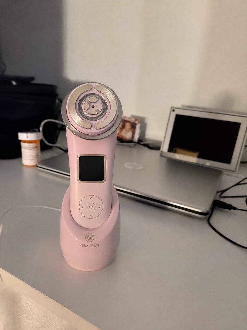 VERA ÉCLAT™  Medical-Grade 3-in-1 RF, Microcurrent & Tri-Wavelength LED Facial System  Clinical-grade technology. One refined device. Visible, consistent results at home — no appointments, no downtime, no guesswork.