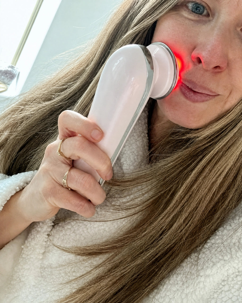 VERA ÉCLAT™  Medical-Grade 3-in-1 RF, Microcurrent & Tri-Wavelength LED Facial System  Clinical-grade technology. One refined device. Visible, consistent results at home — no appointments, no downtime, no guesswork.