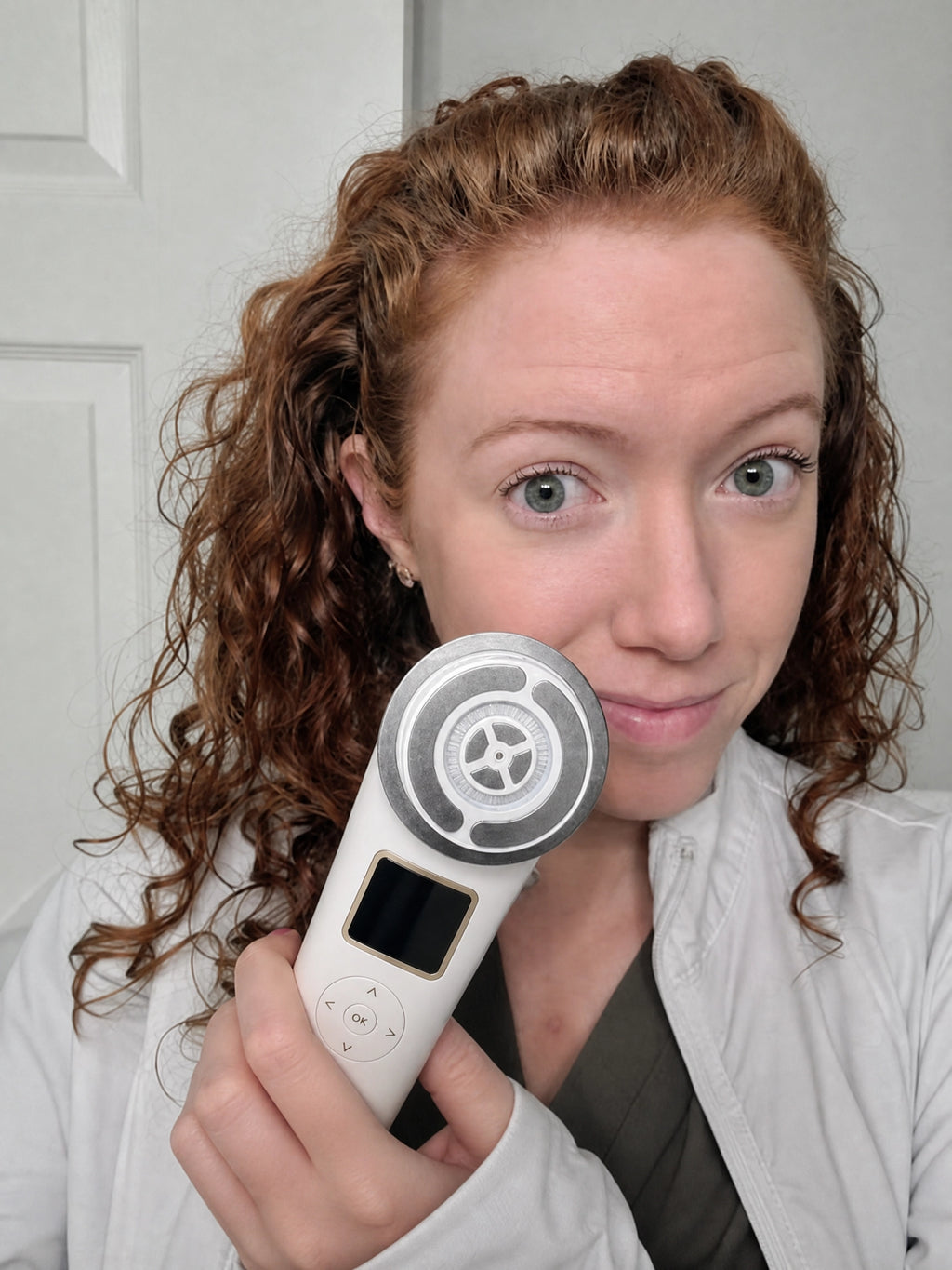 VERA ÉCLAT™  Medical-Grade 3-in-1 RF, Microcurrent & Tri-Wavelength LED Facial System  Clinical-grade technology. One refined device. Visible, consistent results at home — no appointments, no downtime, no guesswork.